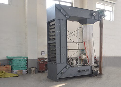 C-vormige emmerlift